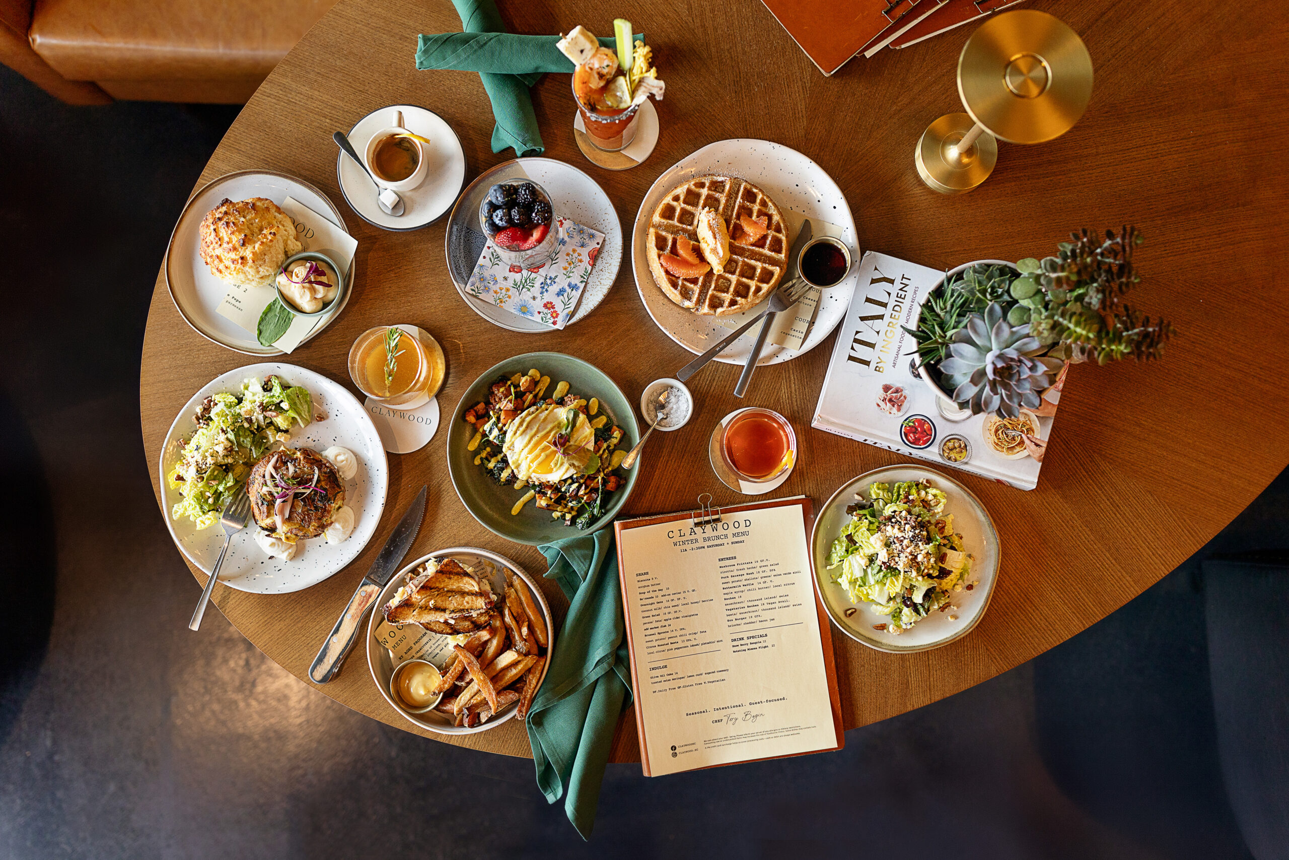 Best restaurants in Hendersonville, NC featuring seasonal brunch and dinner with farm-to-table dishes, buttermilk waffles, eggs, salads, steaks, pastas, burgers and craft cocktails.