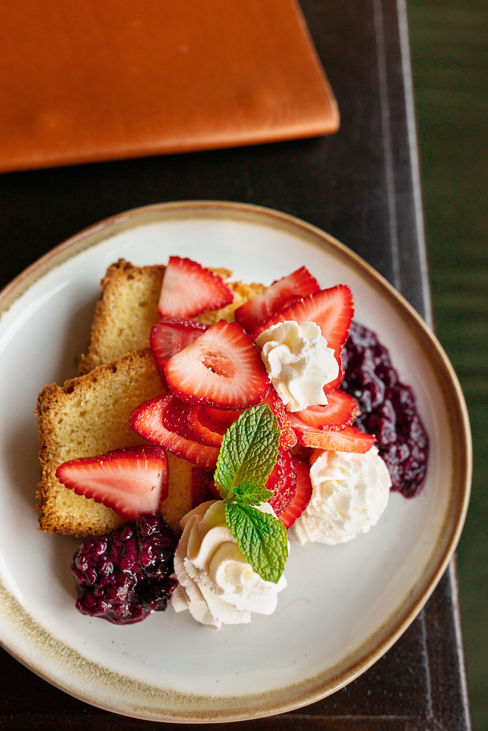 Best restaurants in Hendersonville, NC featuring seasonal brunch and dinner with farm-to-table dishes, buttermilk waffles, eggs, salads, steaks, pastas, burgers and craft cocktails.