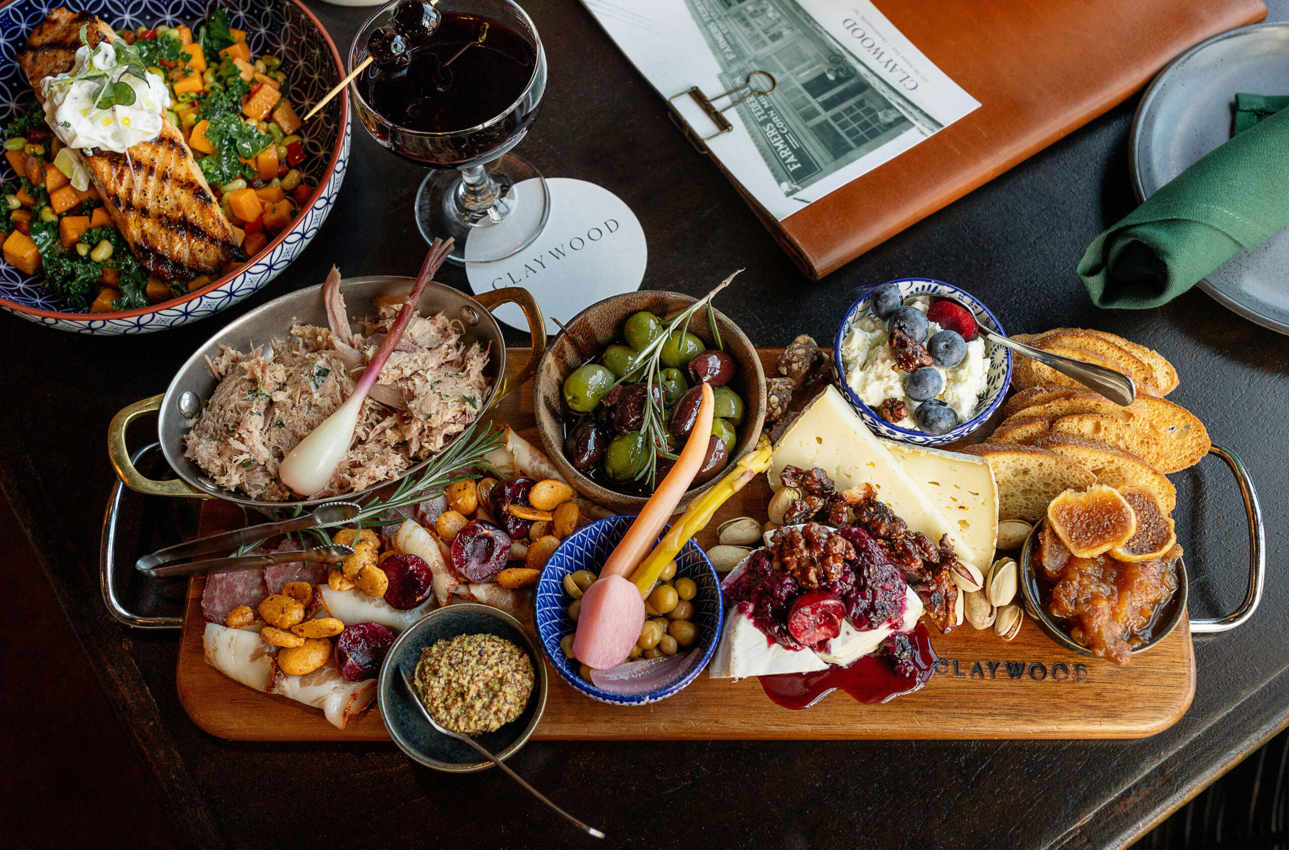 Best restaurants in Hendersonville, NC featuring seasonal brunch and dinner with farm-to-table dishes, buttermilk waffles, eggs, salads, steaks, pastas, burgers and craft cocktails.