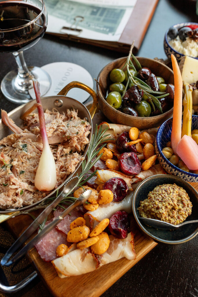 Best restaurants in Hendersonville, NC featuring seasonal brunch and dinner with farm-to-table dishes, buttermilk waffles, eggs, salads, steaks, pastas, burgers and craft cocktails.