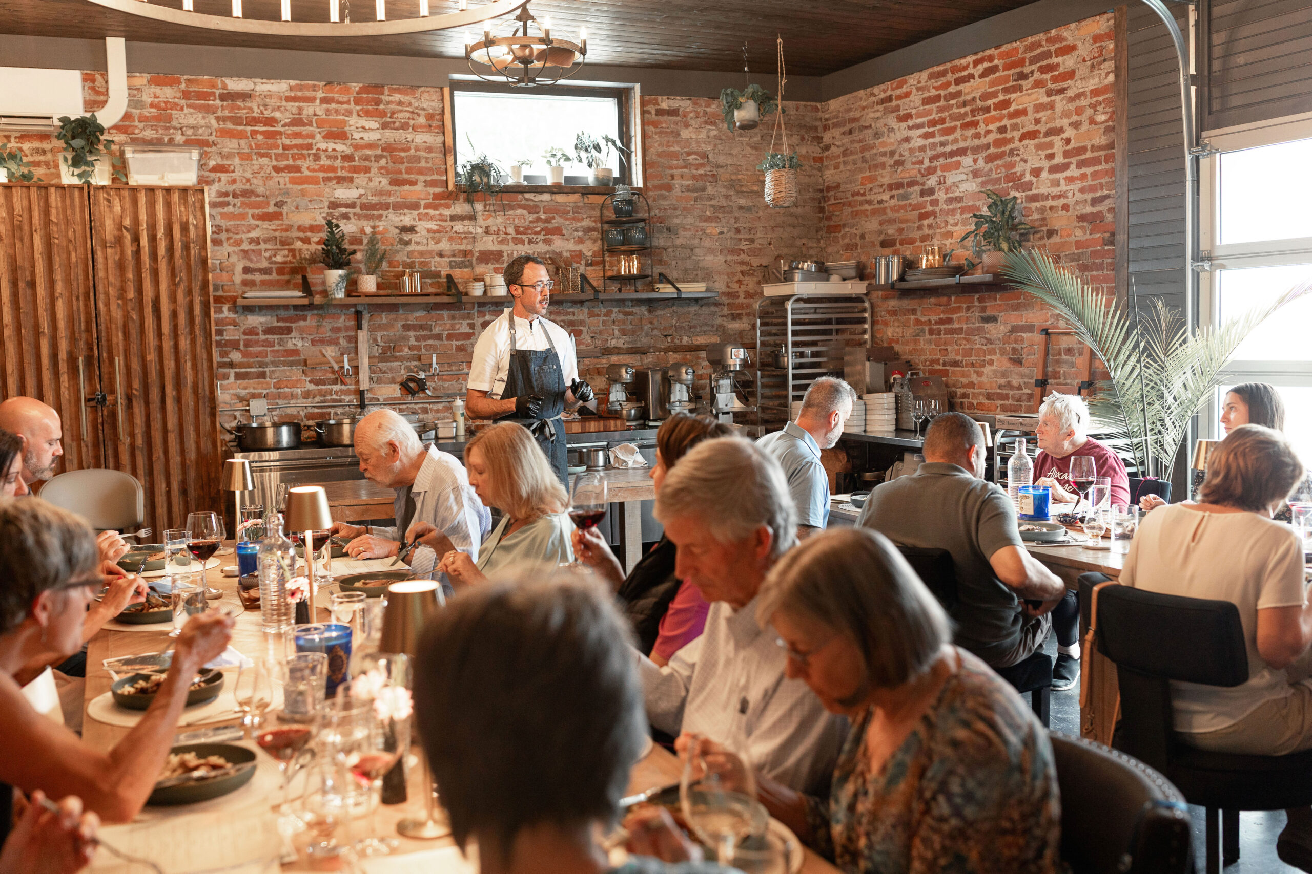 Best restaurants in Hendersonville, NC featuring seasonal brunch and dinner with farm-to-table dishes, buttermilk waffles, eggs, salads, steaks, pastas, burgers and craft cocktails.