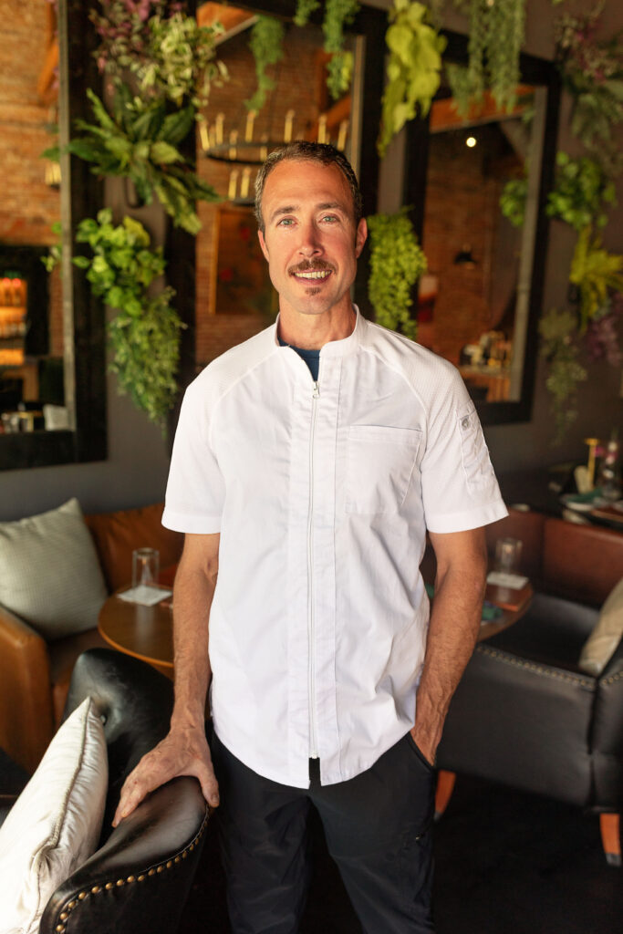 Best restaurants in Hendersonville, NC featuring seasonal brunch and dinner with farm-to-table dishes, buttermilk waffles, eggs, salads, steaks, pastas, burgers and craft cocktails.