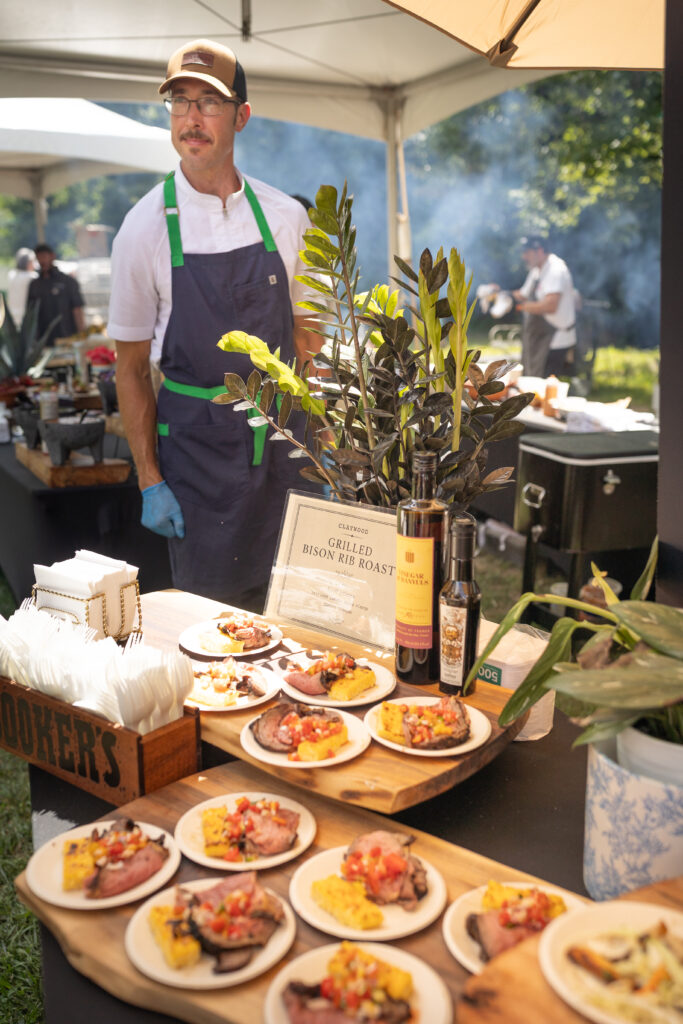 Best restaurants in Hendersonville, NC featuring seasonal brunch and dinner with farm-to-table dishes, buttermilk waffles, eggs, salads, steaks, pastas, burgers and craft cocktails.