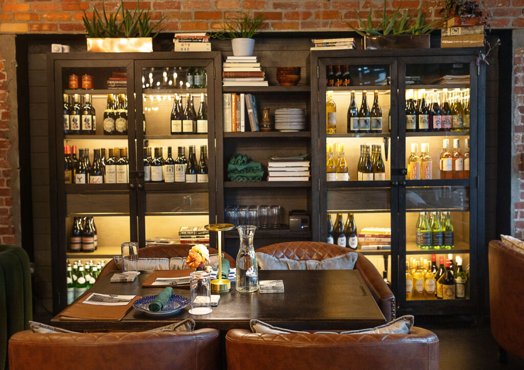 Best restaurants in Hendersonville, NC featuring dinner with farm-to-table dishes, salads, steaks, pastas, burgers and craft cocktails.