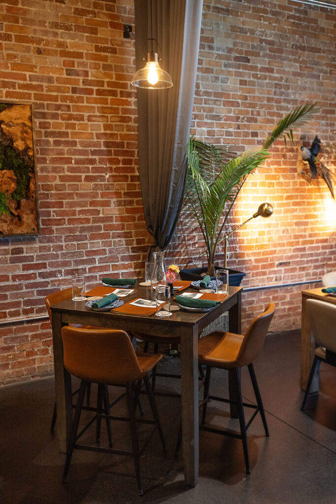 Best restaurants in Hendersonville, NC featuring dinner with farm-to-table dishes, salads, steaks, pastas, burgers and craft cocktails.