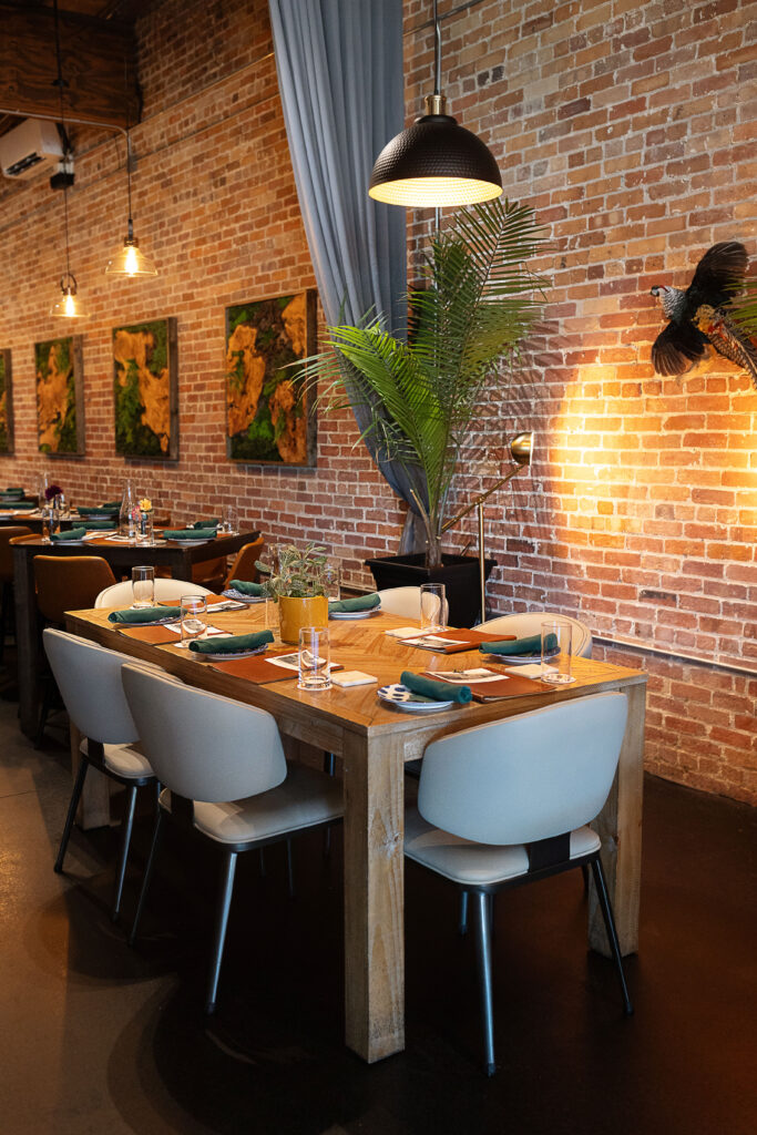 Best restaurants in Hendersonville, NC featuring dinner with farm-to-table dishes, salads, steaks, pastas, burgers and craft cocktails.
