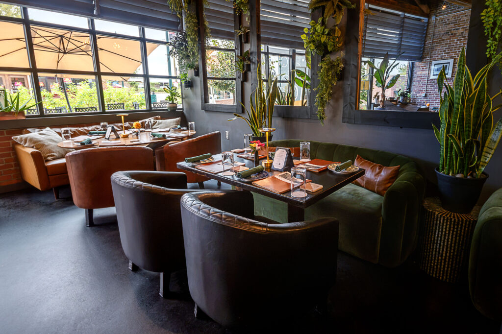 Best restaurants in Hendersonville, NC featuring dinner with farm-to-table dishes, salads, steaks, pastas, burgers and craft cocktails.